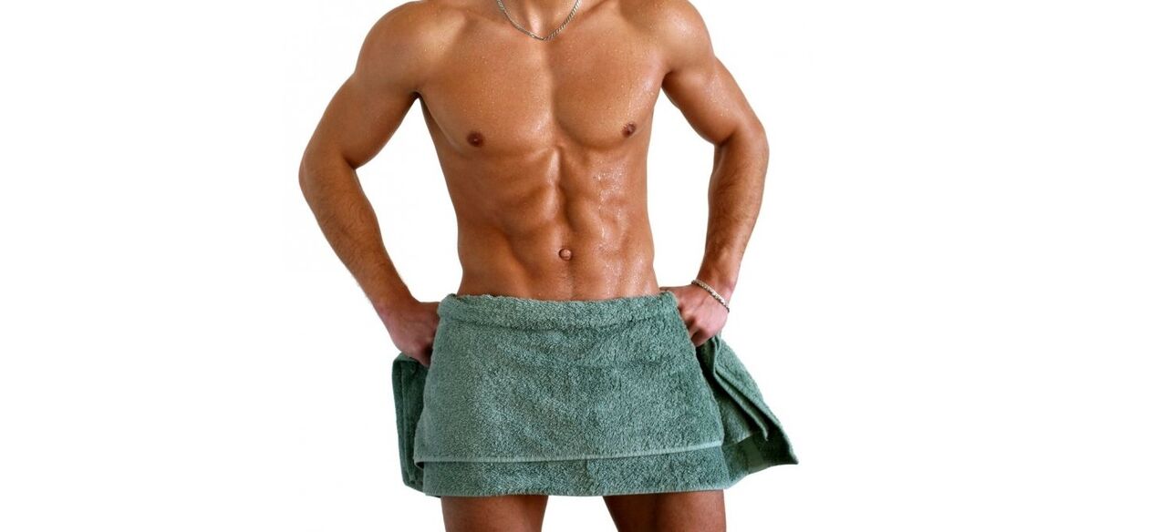 άντρας σε πετσέτα πριν από τη μεγέθυνση του πέους